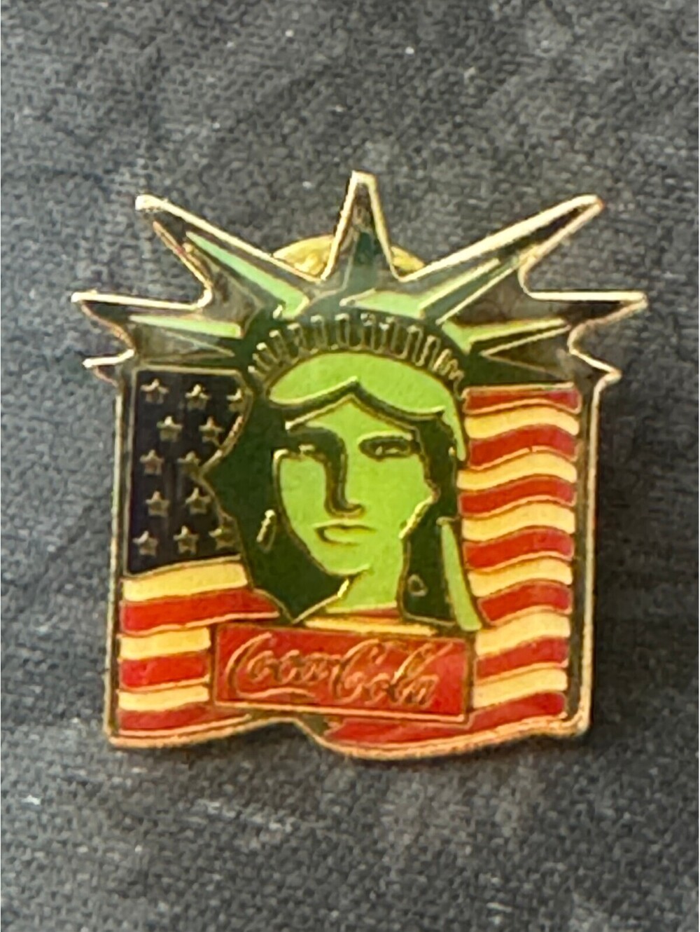 1982 Coca-Cola 1 inch  enamel lapel pin featuring the Statue of Liberty New